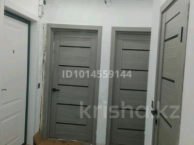 2-бөлмелі пәтер · 49 м² · 1/2 қабат, Айгүл ш/а, Школьная 44/1 — 10 школы, бағасы: 9.5 млн ₸ в Уральске, мкр Айгуль