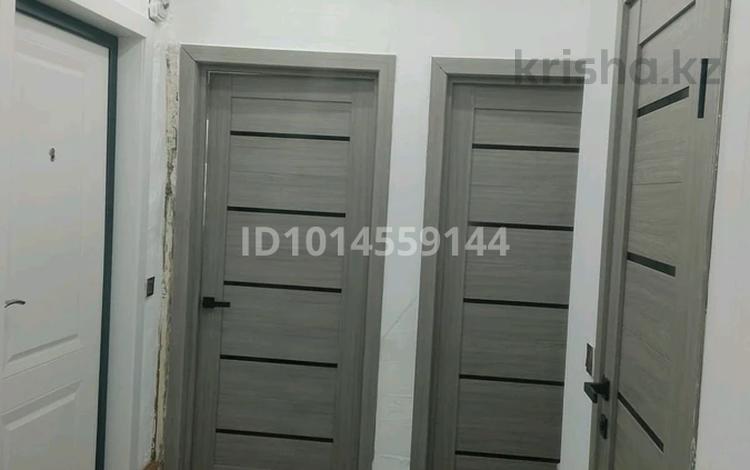2-бөлмелі пәтер · 49 м² · 1/2 қабат, Айгүл ш/а, Школьная 44/1 — 10 школы, бағасы: 9.5 млн ₸ в Уральске, мкр Айгуль — фото 2