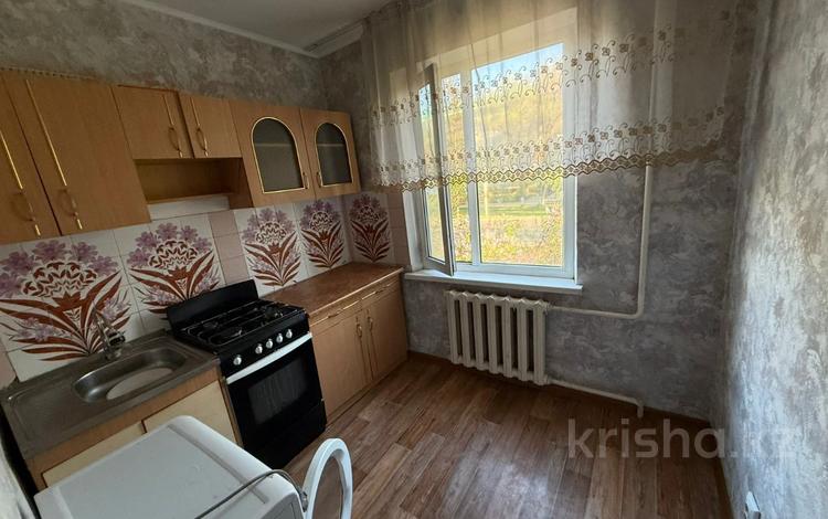 2-бөлмелі пәтер · 43 м² · 2/5 қабат, Жастар, бағасы: 15.3 млн ₸ в Талдыкоргане, мкр Жастар — фото 2