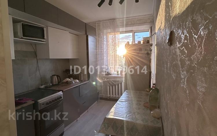 3-комнатная квартира · 62 м² · 5/6 этаж, Камзина 28 за 15 млн ₸ в Аксу — фото 2