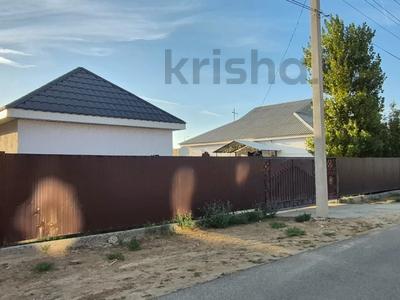 Отдельный дом · 2 комнаты · 80 м² · 8 сот., Мкр Еркинкала, ул. Кисмет Акудина 30 — Возле остановки Шапуова за 16.9 млн ₸ в Атырау