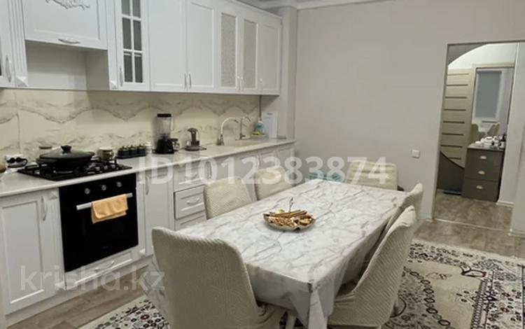 2-комнатная квартира · 69 м² · 4/9 этаж, мкр. Алтын орда, Мкр. Батыс-2 1Г — проспект Санкибай батыр за 26 млн ₸ в Актобе — фото 2