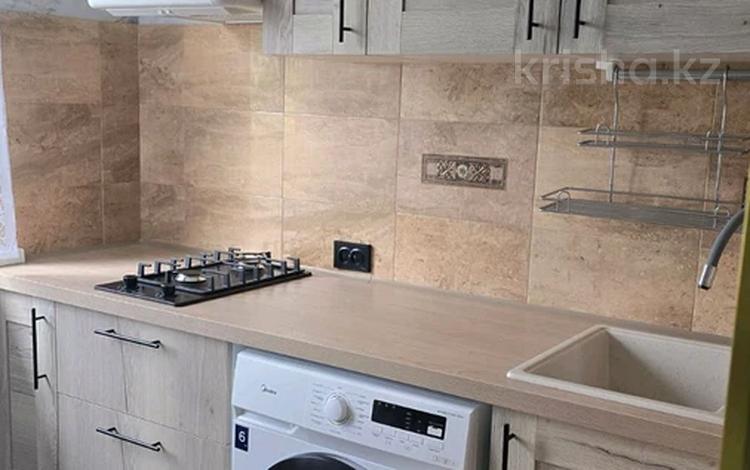 2-бөлмелі пәтер · 46 м² · 5/5 қабат, 6-й мкр. 33, бағасы: 260 000 ₸ в Алматы, Ауэзовский р-н — фото 2