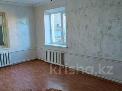 2-комнатная квартира, 56 м², 2/5 этаж, 4 мкр за 16.5 млн 〒 в Талдыкоргане, мкр Жастар