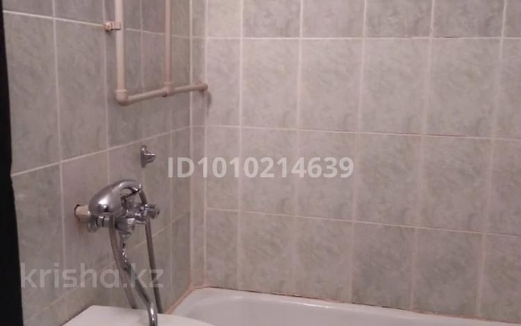 1-комнатная квартира · 37.8 м² · 4/5 этаж, мкр Шанхай, Рыскулова 14 А — Анвар супермаркеті бар қарама қарсы, остановка Садик немесе Мира, 6,7,11,22,28 автобустар келеді за 7.5 млн ₸ в Актобе — фото 2