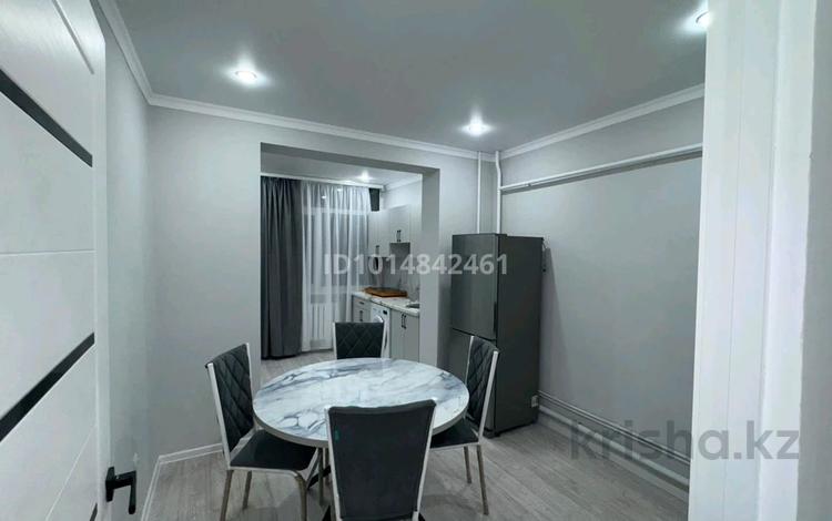1-комнатная квартира · 70 м² · 1/5 этаж, Каратал 17/2 за 20 000 ₸ в Талдыкоргане — фото 2