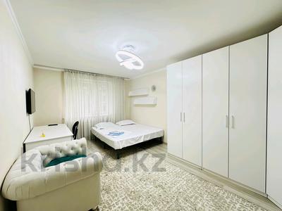 4-комнатная квартира, 140 м², 7 этаж посуточно, Достык 116 за 55 000 〒 в Алматы, Медеуский р-н