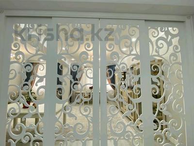 Продажа квартир в Мангистауской обл.: 4-комнатная квартира, 176 м², 11/14 этаж, 17-й мкр, 17-й микрорайон 6 за 85 млн 〒 4-комнатная квартира, 176 м², 11/14 этаж, 17-й мкр, 17-й микрорайон 6 за 85 млн 〒 в Актау, 17-й мкр