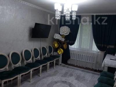 2-комнатная квартира, 43 м², 1/5 этаж, мкр Аксай-2 3 за 28 млн 〒 в Алматы, Ауэзовский р-н