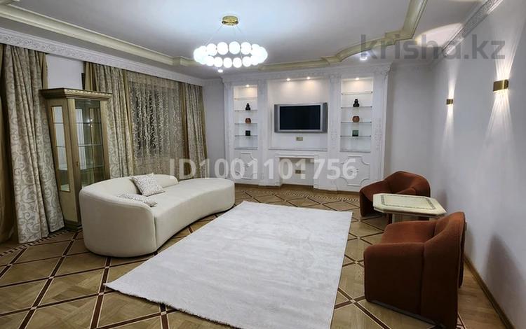 4-комнатная квартира · 138 м² · 3/18 этаж · помесячно, Достык 97 — Альфараби за 800 000 〒 в Алматы, Медеуский р-н — фото 2