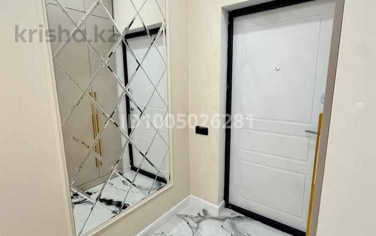 2-комнатная квартира · 77 м² · 3/5 этаж, мкр Самал, Мкрн Самал 15 за 300 000 〒 в Атырау — фото 3