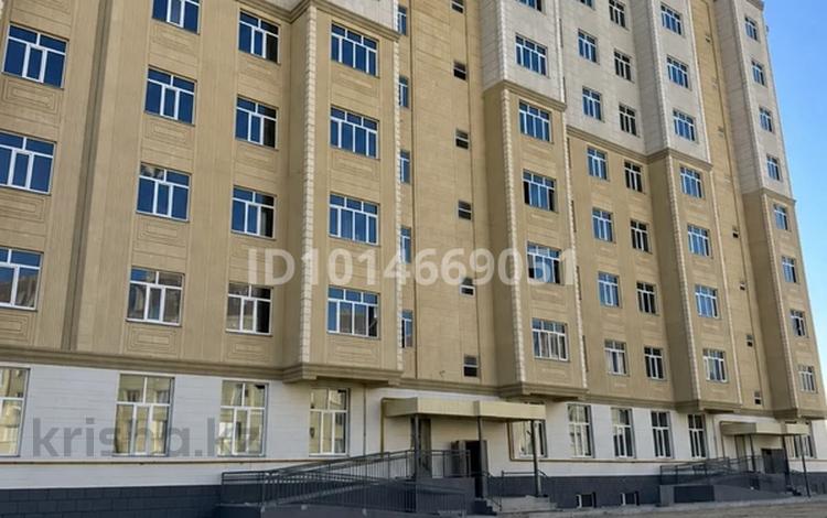 2-бөлмелі пәтер · 90.7 м² · 6/9 қабат, 20-ш/а. 38 — Жолдың бойы, жанында мектеп бар. Музей, кітапхана, орталық саябақ 5 минуттық жепде орналасқан., бағасы: 22.5 млн ₸ в Актау, 20-й мкр — фото 2