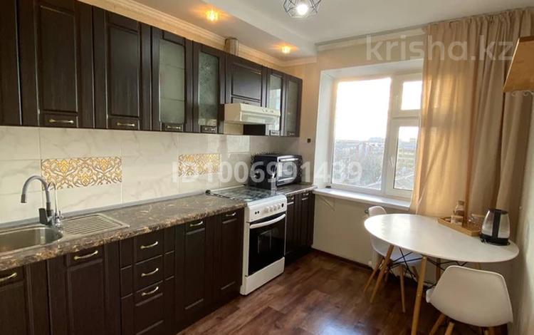 3-комнатная квартира · 70 м² · 9/9 этаж, мкр Строитель 34 за 22 млн 〒 в Уральске — фото 2