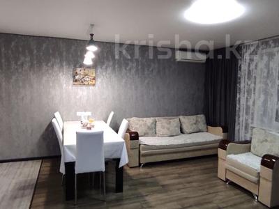 3-комнатная квартира, 74.7 м², 3/5 этаж, Кизатова за 27 млн 〒 в Петропавловске