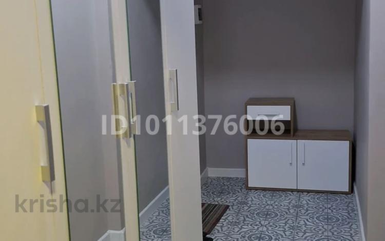 1-комнатная квартира · 35 м² · 2/5 этаж, мкр Аксай-2, Аксай 3 за 200 000 ₸ в Алматы, Ауэзовский р-н — фото 2
