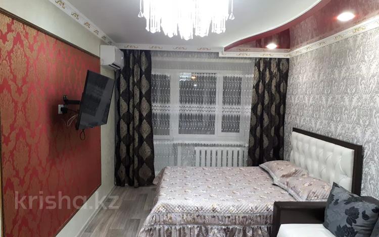 1-комнатная квартира, 33 м², 3/5 этаж посуточно, Лермонтова 91 — 1 мая за 10 000 〒 в Павлодаре — фото 2