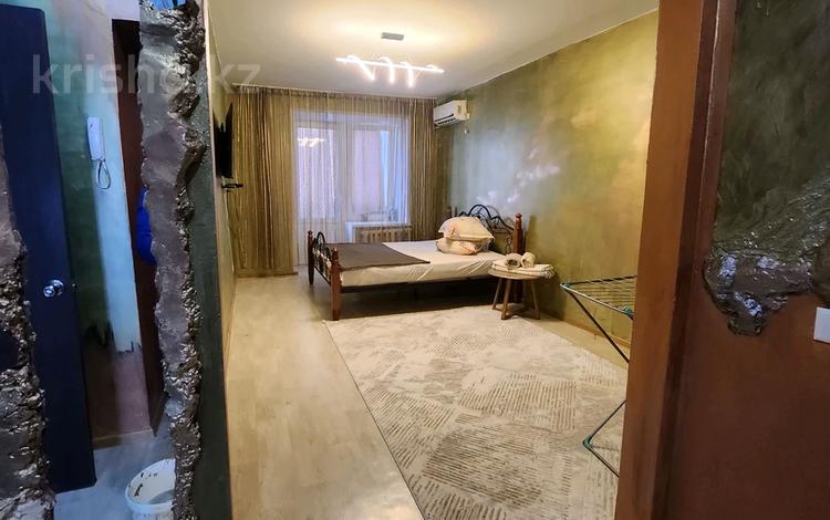 1-комнатная квартира · 52 м² · 8/9 этаж, мкр Кадыра Мырза-Али 11 — Сырым датова за 10 000 〒 в Уральске — фото 50