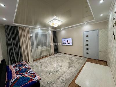 4-комнатная квартира · 85 м² · 10/10 этаж, Майкудук, Майкудук, мкр Голубые пруды 18 — Находиться возле ТД Айгерим. за 24 млн 〒 в Караганде, Алихана Бокейханова р-н