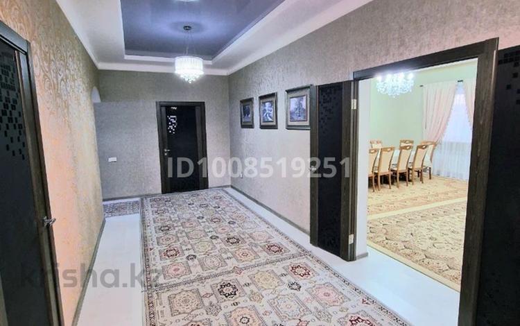 Отдельный дом · 6 комнат · 280 м² · 9 сот., мкр Самал, Қожаберген Жырау за 58 млн ₸ в Атырау — фото 2