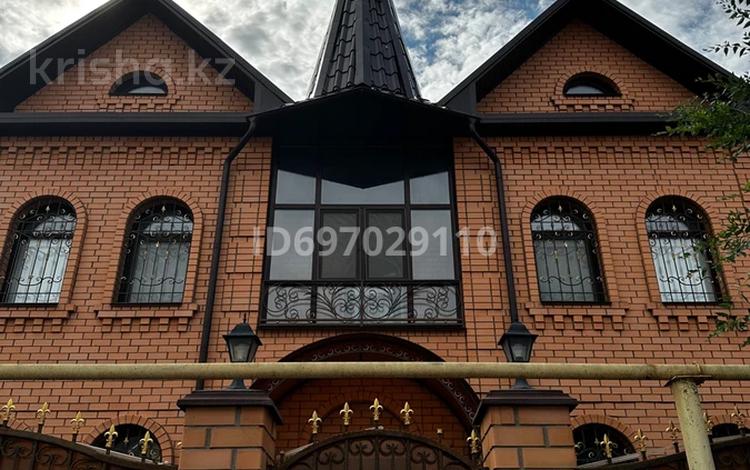 Отдельный дом · 9 комнат · 450 м² · 10 сот., 5челябинская 9/1 — Военный городок за 300 млн 〒 в Костанае — фото 2
