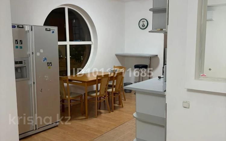 2-бөлмелі пәтер · 72 м² · 9/9 қабат, мкр Сары Арка 40, бағасы: 200 000 ₸ в Атырау — фото 5