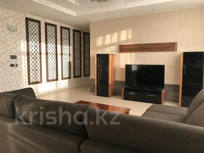 4-комнатная квартира · 160 м², Ракымжан Кошкарбаева 8 за 700 000 〒 в Астане, Алматы р-н