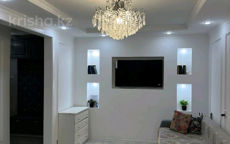 2-комнатная квартира · 45 м² · 1/5 этаж, ул. Абая 38 за 15 000 〒 в Темиртау — фото 2
