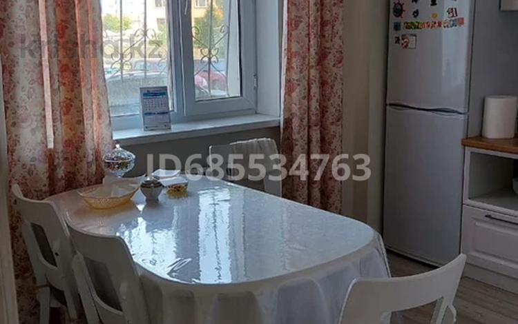 3-комнатная квартира · 90 м² · 1/10 этаж, мкр Юго-Восток, Шахтёров 70 — 3 Поликлиника, Супермаркет Норма, 102 школа за 220 000 ₸ в Караганде, Казыбек би р-н — фото 2