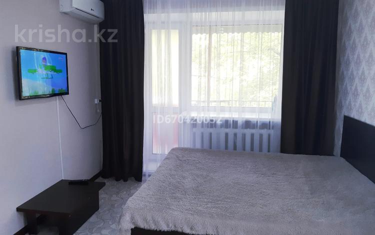 1-комнатная квартира · 34 м², мкр Новый Город, Пичугина — Ерубаева за 9 000 ₸ в Караганде, Казыбек би р-н — фото 3