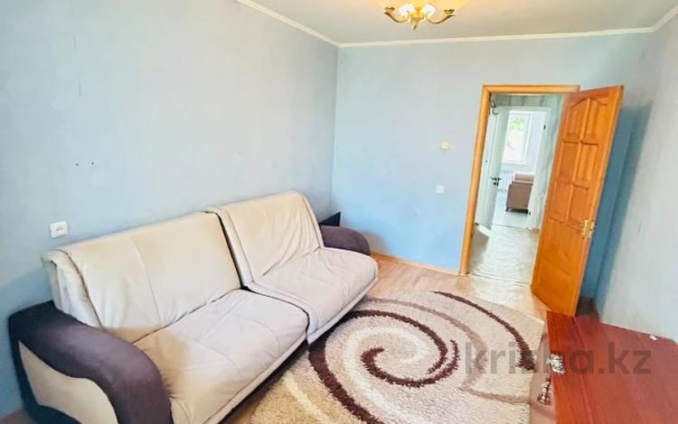 3-бөлмелі пәтер · 65 м² · 2/9 қабат, мкр Строитель 34, бағасы: 150 000 ₸ в Уральске — фото 3