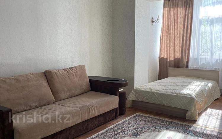 1-бөлмелі пәтер · 50 м² · 4/5 қабат, мкр. Алтын орда, Пр. Тауелсиздик 5 к 2 — Гипермаркет «Дина», бағасы: 18.9 млн ₸ в Актобе — фото 2
