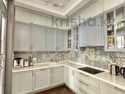 4-бөлмелі пәтер · 165 м² · 6/10 қабат, Кабанбай Батыра 15, бағасы: 166 млн ₸ в Алматы, Медеуский р-н