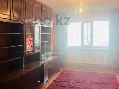 2-комнатная квартира, 44 м², 1/5 этаж, Майкудук, 16й микрорайон за 8.5 млн 〒 в Караганде, Алихана Бокейханова р-н