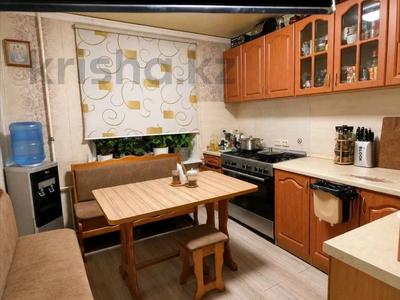 3-бөлмелі пәтер · 65 м² · 1/5 қабат, 22-шағынаудан, Пришахтинск, 22й микрорайон — школа 32, спорт.клуб Атлант, бағасы: 16.5 млн ₸ в Караганде, Алихана Бокейханова р-н