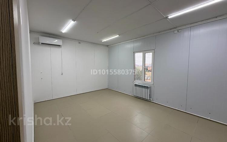 Офисы, кабинеты и рабочие места · 30 м² за 55 000 ₸ в Аксае — фото 2