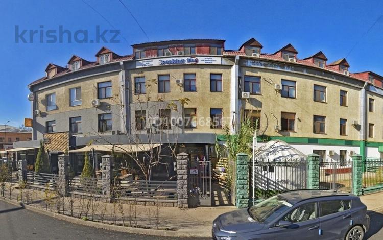 Свободное назначение, офисы, магазины и бутики, салоны красоты, медцентры и аптеки, образование, развлечения, кабинеты и рабочие места · 330 м² за 7 000 ₸ в Шымкенте, Аль-Фарабийский р-н — фото 5