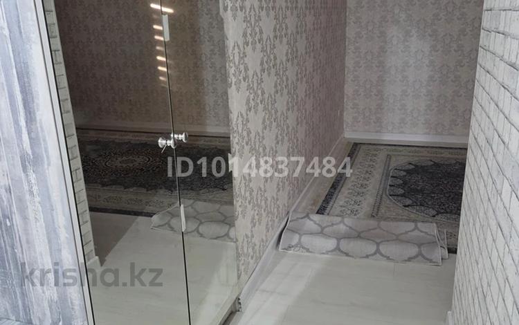 1-комнатная квартира · 47 м² · 10/12 этаж, мкр Акбулак 99 за 200 000 ₸ в Алматы, Алатауский р-н — фото 2