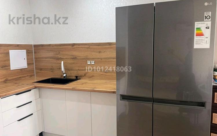 3-бөлмелі пәтер · 75.7 м² · 4/10 қабат, 12-й мкр 33 — Стадион "Мунайшы", бағасы: 250 000 ₸ в Актау — фото 2