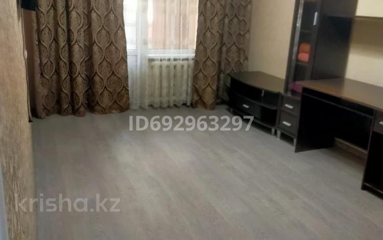 2-бөлмелі пәтер, 50 м², 1/5 қабат, мкр Аксай-3Б, Ақсай-3Б 34, бағасы: 29.5 млн 〒 в Алматы, Ауэзовский р-н — фото 2