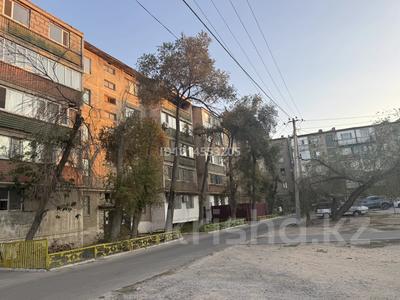 2-бөлмелі пәтер · 45 м² · 2/5 қабат, Казбек би 22 — Токмаганбетова, бағасы: 13.5 млн ₸ в 