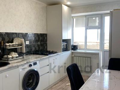 2-комнатная квартира, 61 м², 8/9 этаж, мкр 12 за 18.2 млн 〒 в Актобе, мкр 12