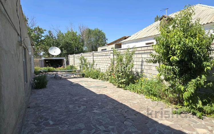 Отдельный дом · 4 комнаты · 120 м² · 6 сот., 4й переулок Абылай-хана 21 — Сороковая мельница за 10 млн 〒 в Таразе — фото 2