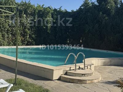 Дом · 4 комнаты · 200 м², Рахмбай Ханалы 55 за 100 000 ₸ в Алматы