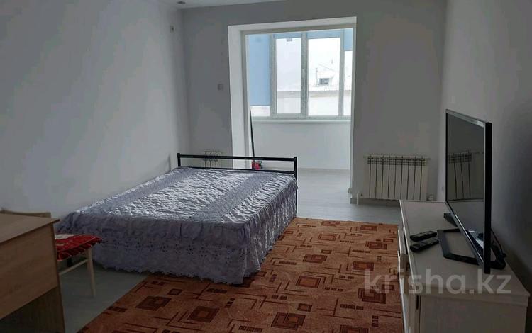 1-комнатная квартира · 53 м² · 6/9 этаж, Кердери за 150 000 ₸ в Уральске — фото 2