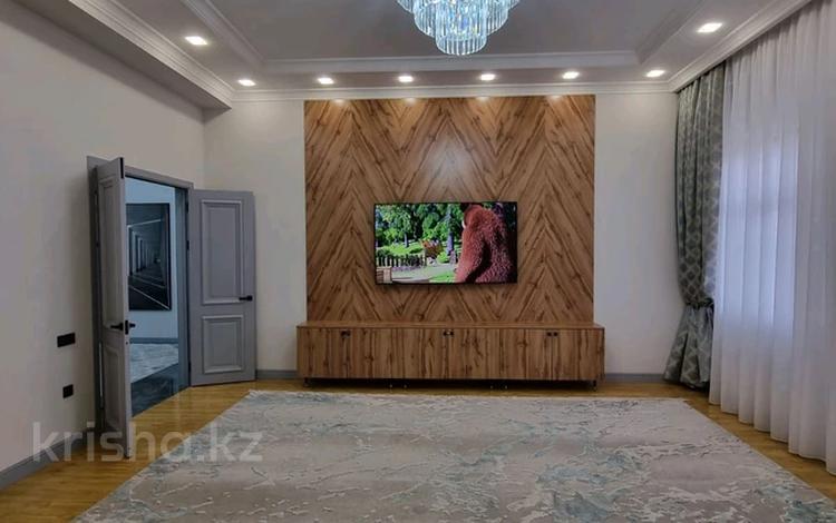 4-комнатная квартира · 164 м² · 1/10 этаж, 18А мкр 7 за 74 млн ₸ в Актау — фото 2