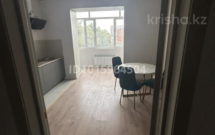 1-бөлмелі пәтер · 55 м² · 3/4 қабат, Досмухамедова 12 — Район типографии, бағасы: 250 000 ₸ в Уральске — фото 2