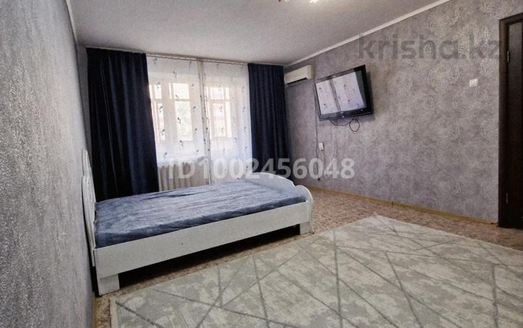 1-комнатная квартира · 52 м² · 4/5 этаж, мкр Астана 6 — Канюшня. Новая площадь. Ата мекен. за 9 000 ₸ в Уральске — фото 8