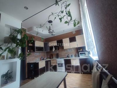 Продажа квартир в Карагандинской обл.: 3-комнатная квартира · 81 м² · 2/2 этаж, Абая 87 за 15 млн 〒 3-комнатная квартира · 81 м² · 2/2 этаж, Абая 87 за 15 млн 〒 в Темиртау