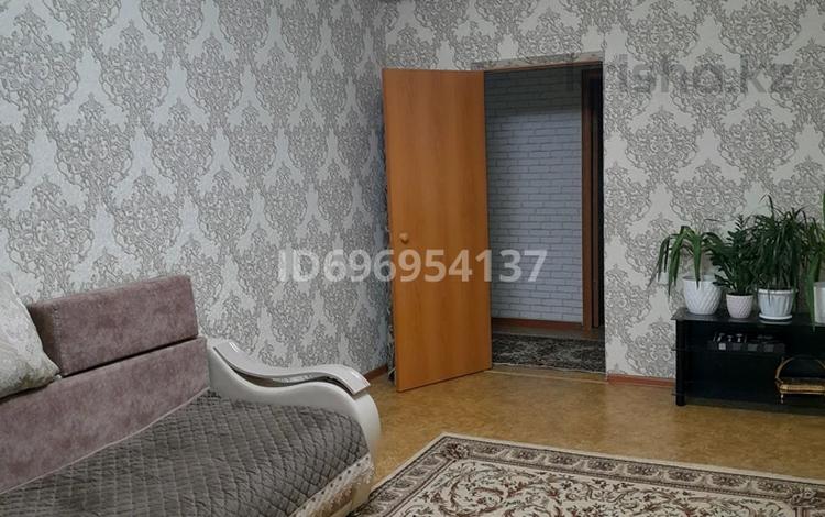 3-комнатная квартира, 75.6 м², 3/5 этаж, 10 мкр 13 за 27 млн 〒 в Балхаше — фото 2