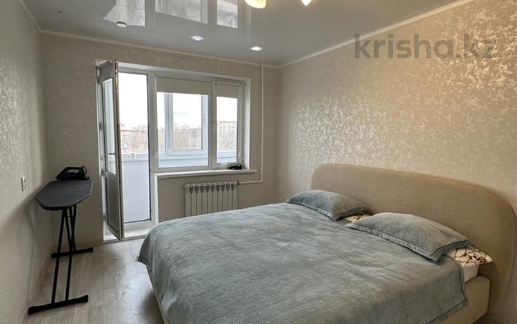 2-комнатная квартира · 58 м² · 4/5 этаж, Гришина 64 за 15 000 〒 в Актобе — фото 2